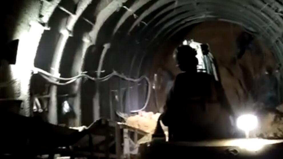 電動挖掘機巷道裝輸送皮帶視頻